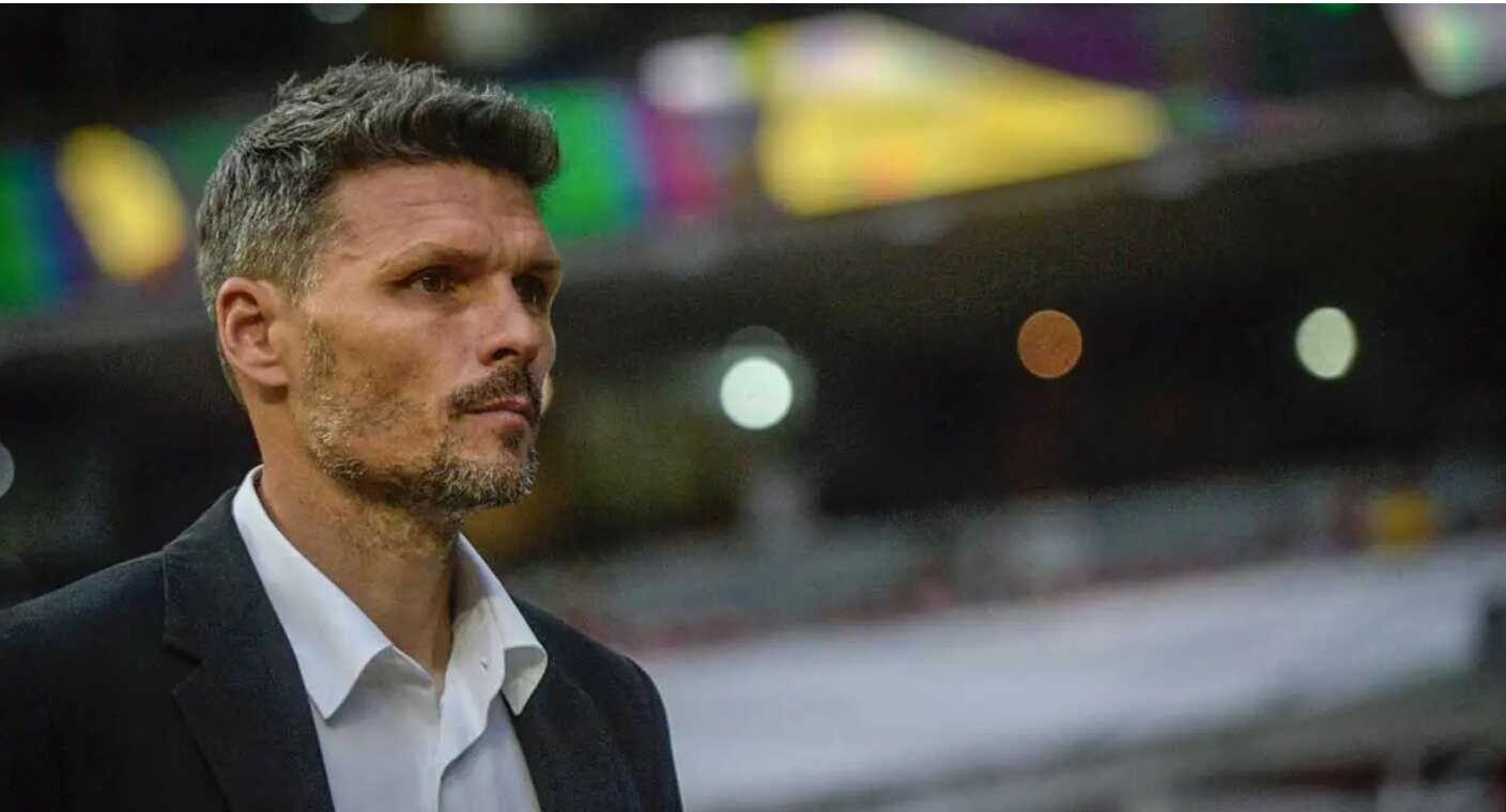 Fernando Ortiz renuncia como entrenador del América tras eliminación ante Chivas