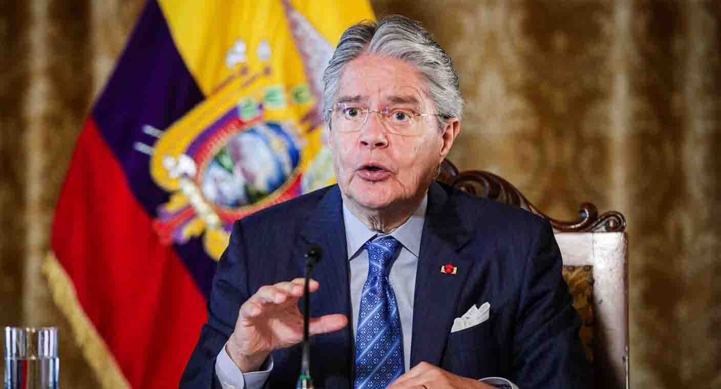Presidente de Ecuador desaparece al Congreso ante amenaza de juicio político