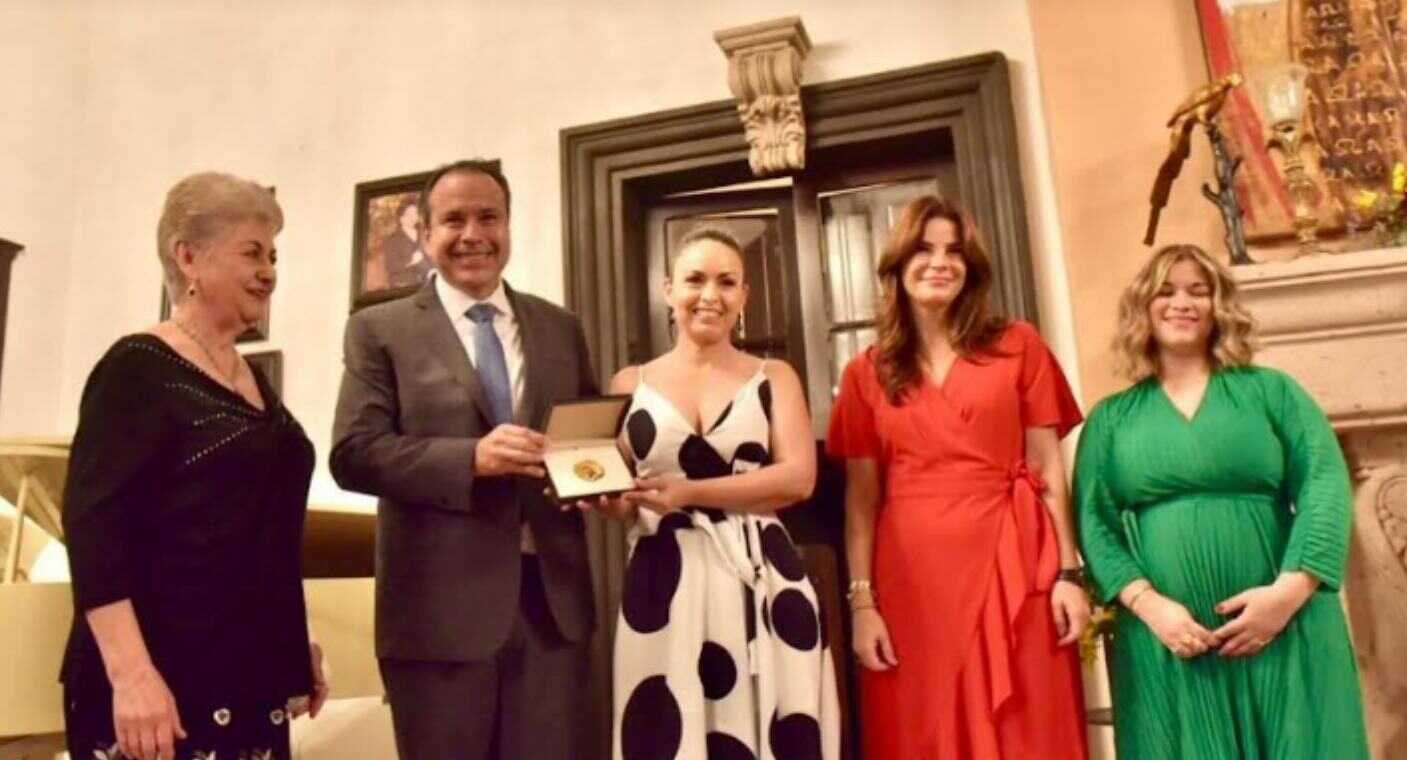 En Fiestas del Pitic, entregan medalla Emiliana de Zubeldía a la soprano Elena Rivera y reconocen labor de Marcela Fernández