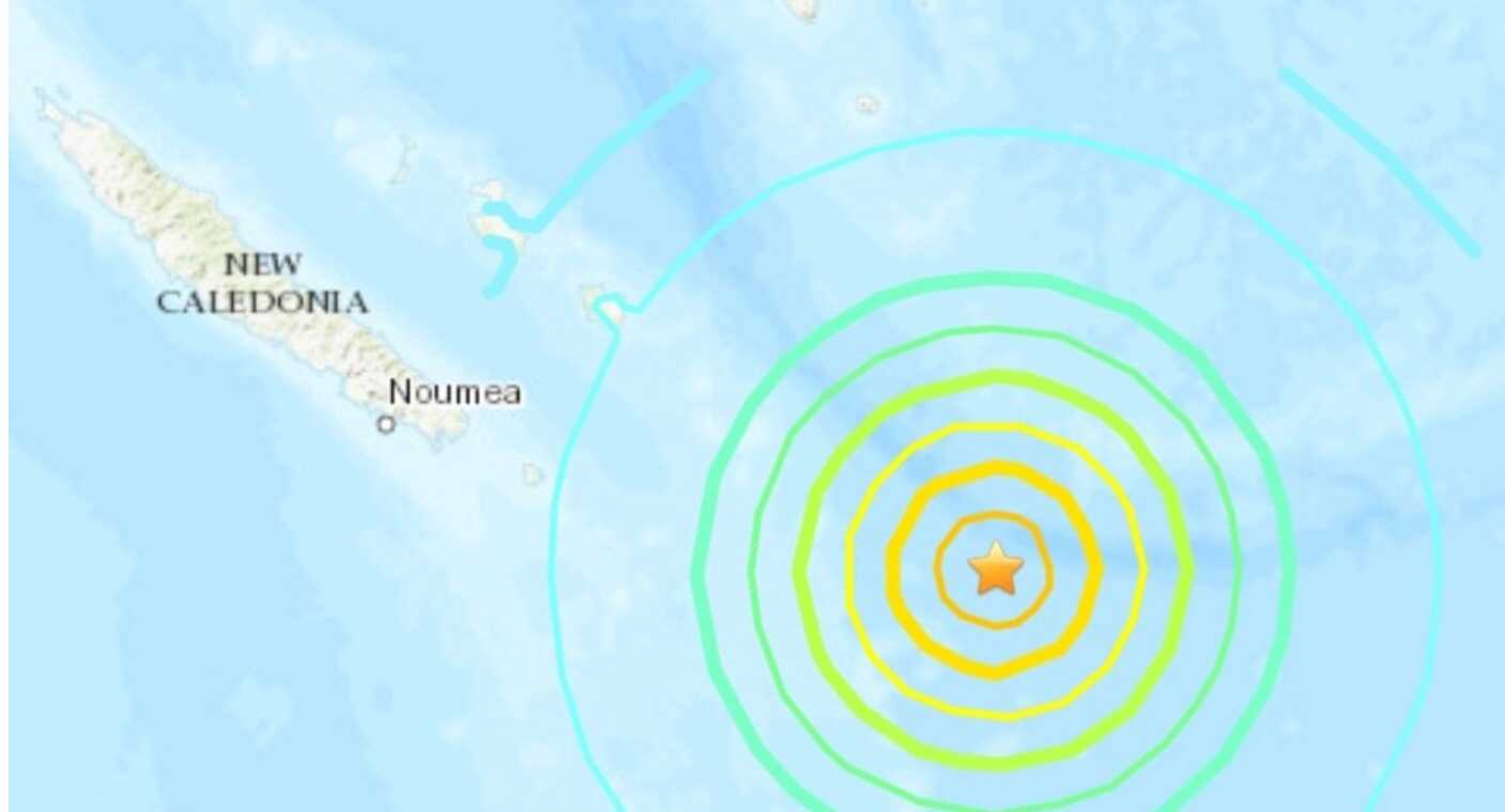 Sismo de magnitud 7.7 sacude en el Pacífico Sur; activan alerta de tsunami