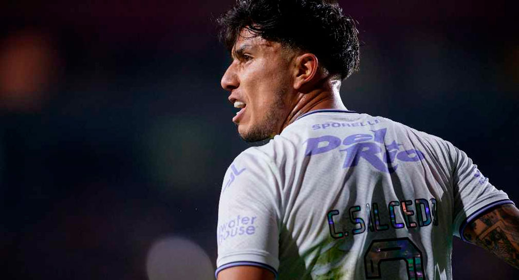 Cruz Azul hace oficial la llegada de Carlos Salcedo al equipo