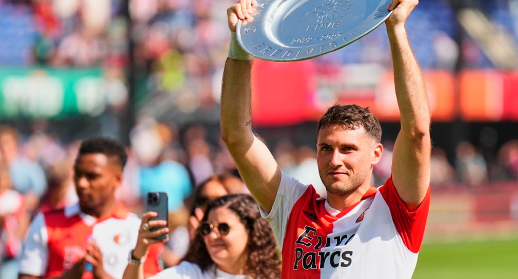 Santiago Giménez, entre las opciones de delanteros para reforzar la Juventus