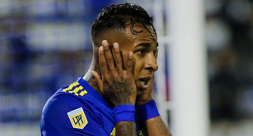 Condenan al futbolista Sebastián Villa a 2 años de prisión por violencia de género