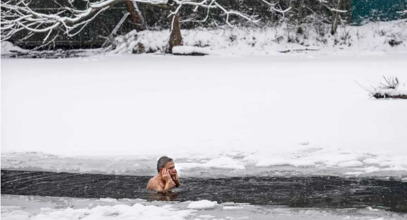 ¿Qué tan beneficiosos son los chapuzones en agua fría?