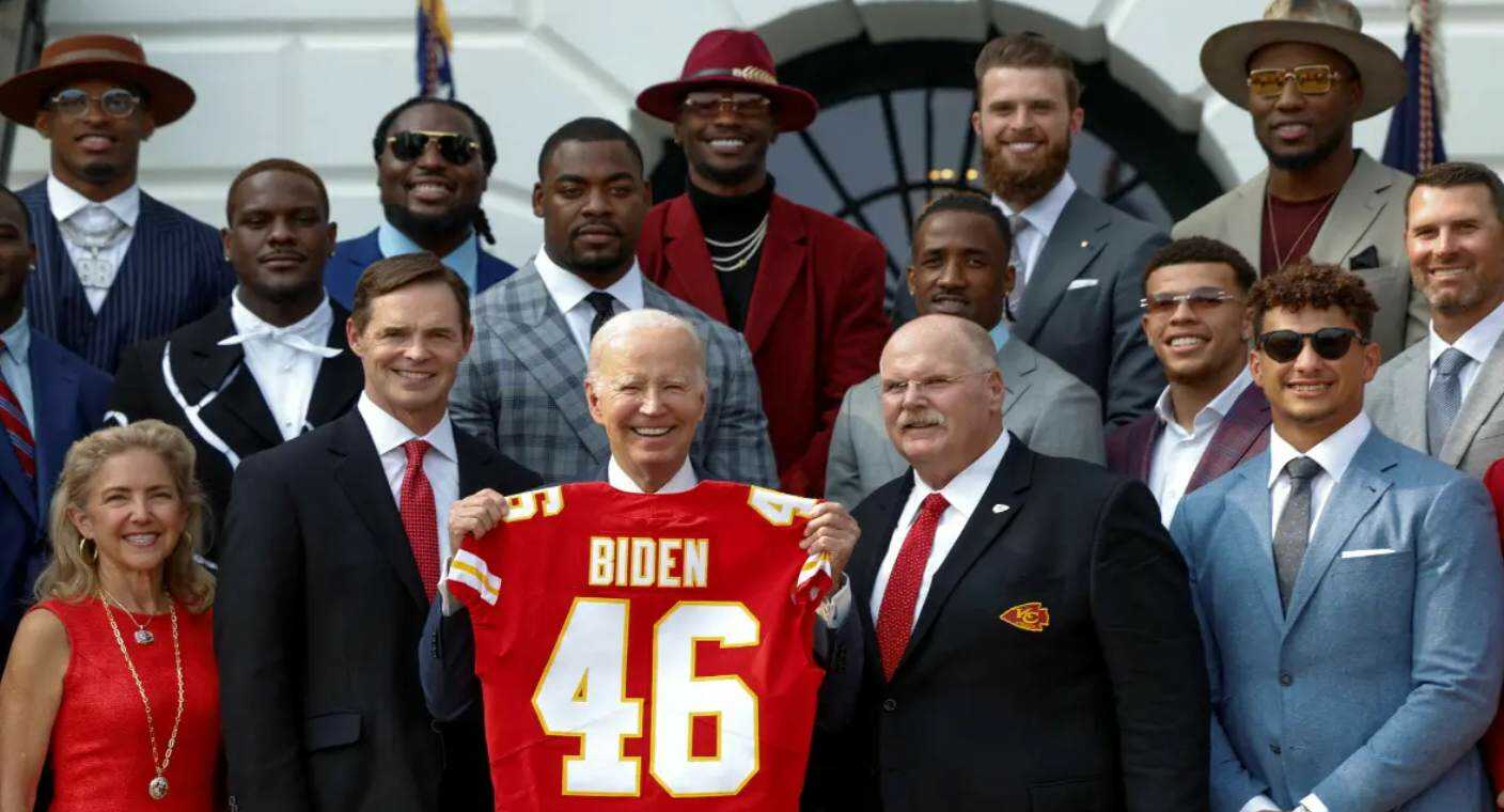 Recibe Joe Biden a Jefes de Kansas City, campeones del Super Bowl LVII