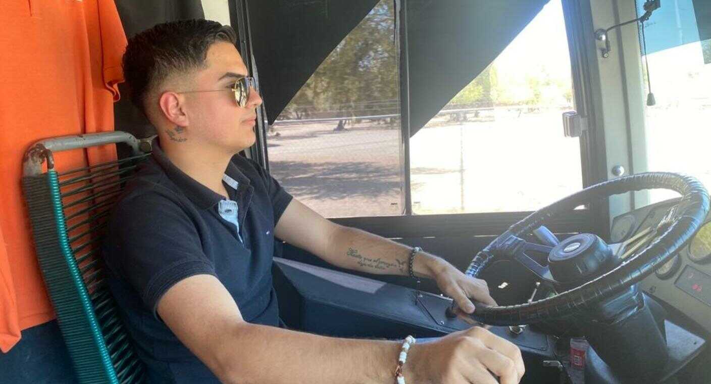 Alejandro Miranda maneja el camión más limpio de Hermosillo, lo cuida como a su bebé