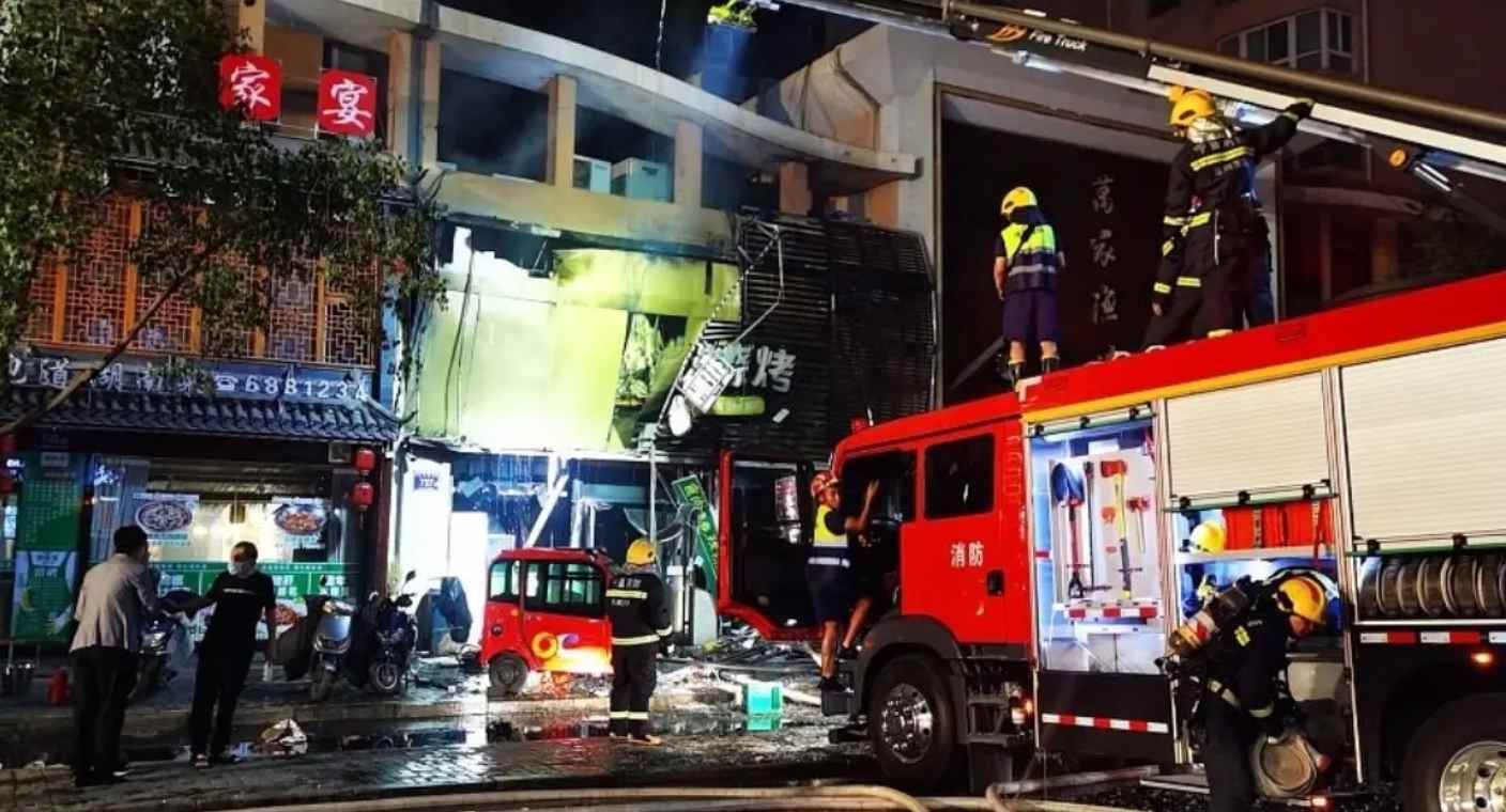 Mueren 31 personas por explosión en un restaurante de barbacoa en China
