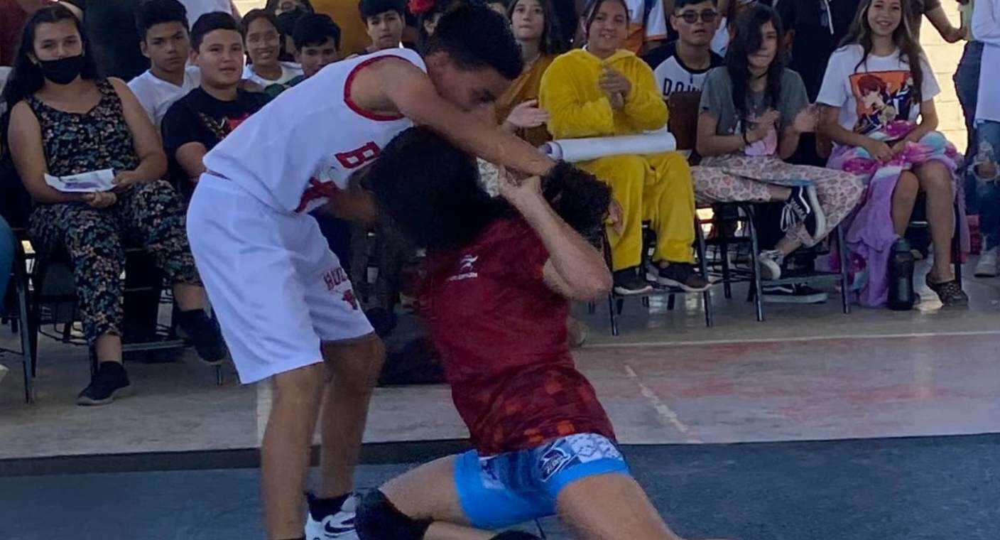Alumna de secundaria General No. 14 en Hermosillo obtiene medalla de plata en luchas asociadas