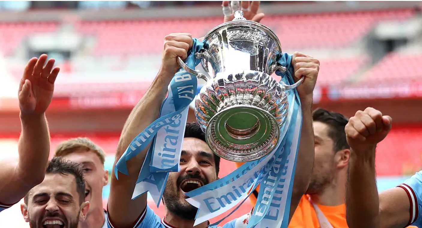 El Manchester City se corona y va por el triplete en Champions