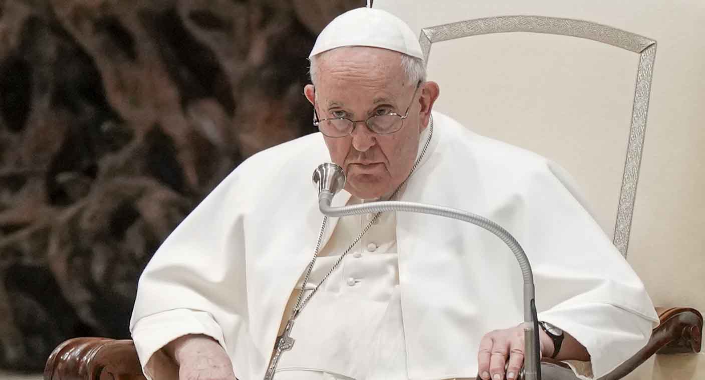 Papa Francisco se somete a revisión hospitalaria y regresa al Vaticano