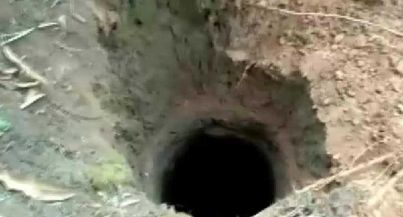 Rescatan sin vida a una niña de dos años que cayó a un pozo en India