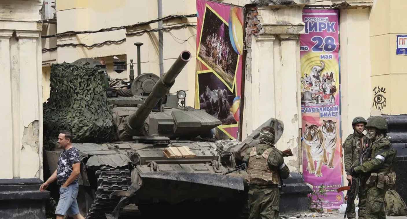 Líder de Grupo Wagner irá a Bielorrusia para calmar tensiones tras rebelión: Kremlin; innecesario traslado de mexicanos en Rostov, señalan