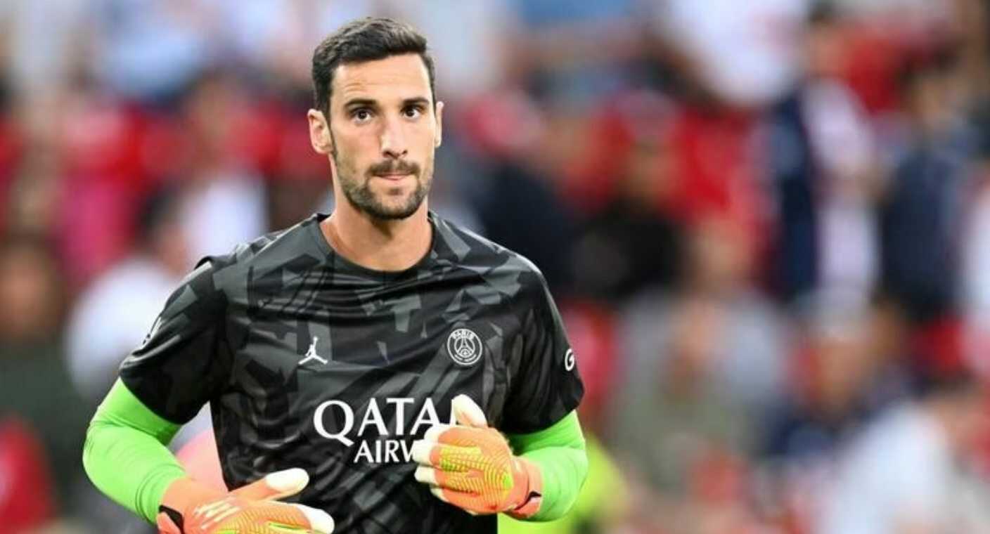 Sergio Rico, portero del PSG, sigue grave tras accidente con caballo