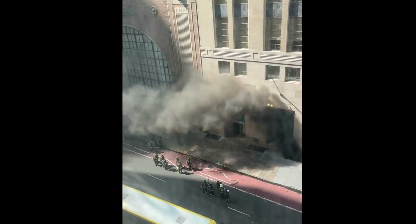 Se incendia tienda Tiffany’s de la Quinta Avenida de Nueva York; no hay víctimas