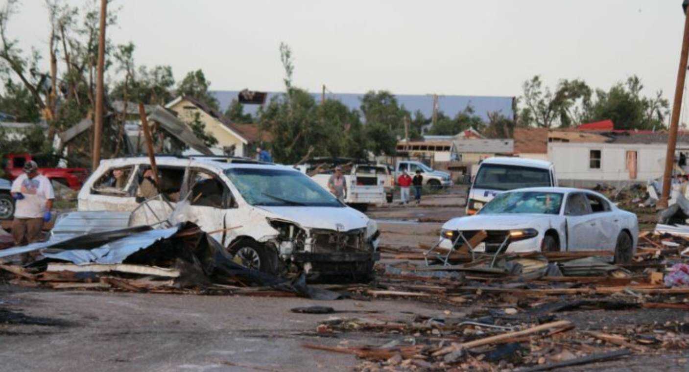 Tornado destruye poblado de Texas: deja tres muertos y varios heridos