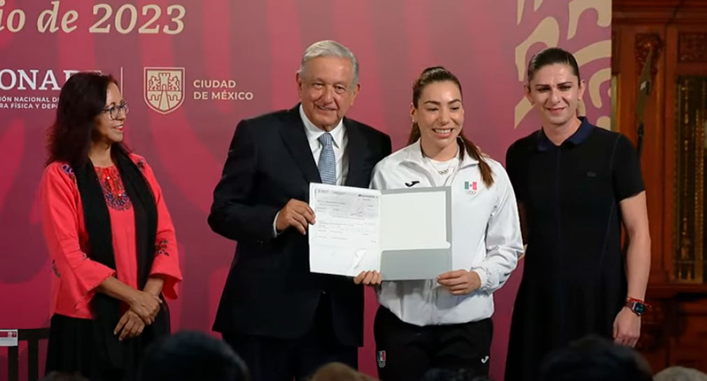 AMLO reconoce a deportistas que participaron en Juegos Centroamericanos 2023