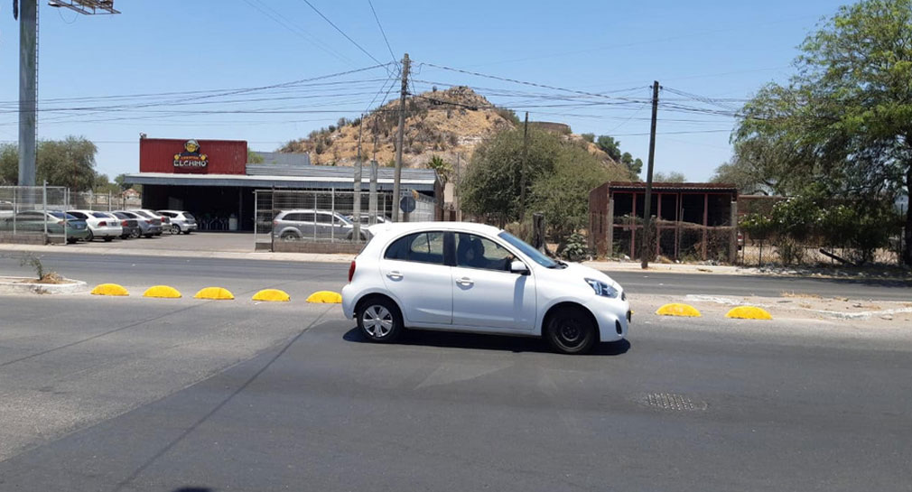 Instalan nuevos confibicis en Hermosillo, ahora en el bulevar Camino del Seri, para prevenir accidentes