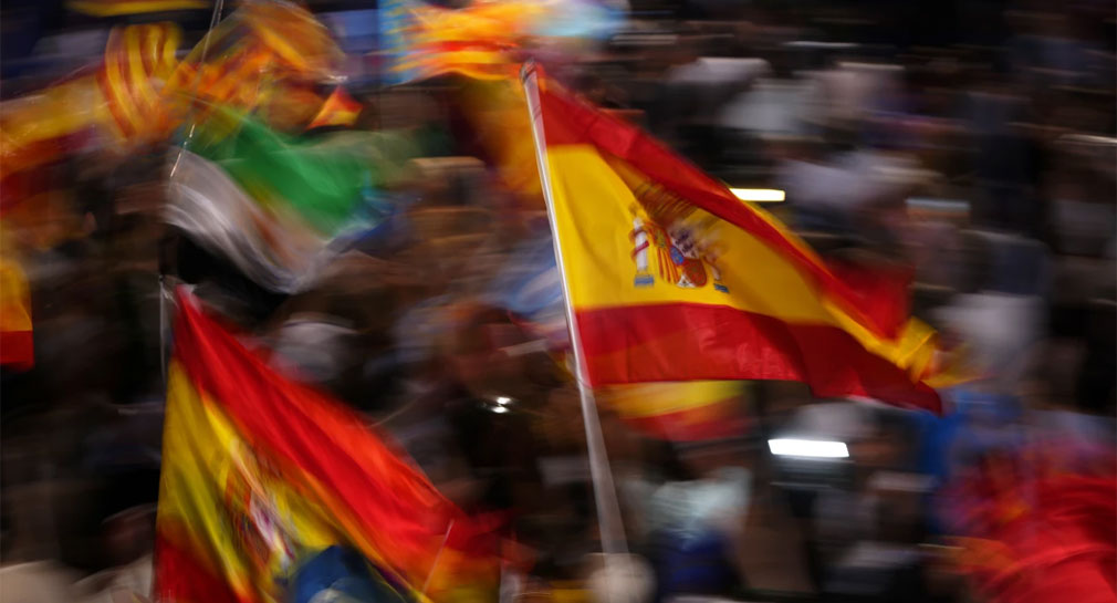 Gana la derecha elecciones en España, pero sin mayoría para derrocar a Pedro Sánchez