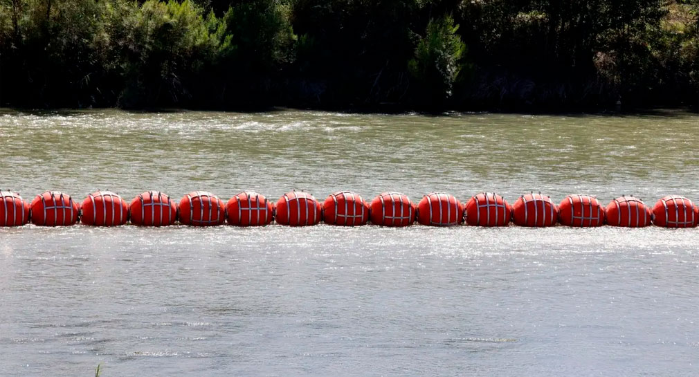 Corte de apelaciones ordena a Texas eliminar el muro flotante de boyas en el Río Grande
