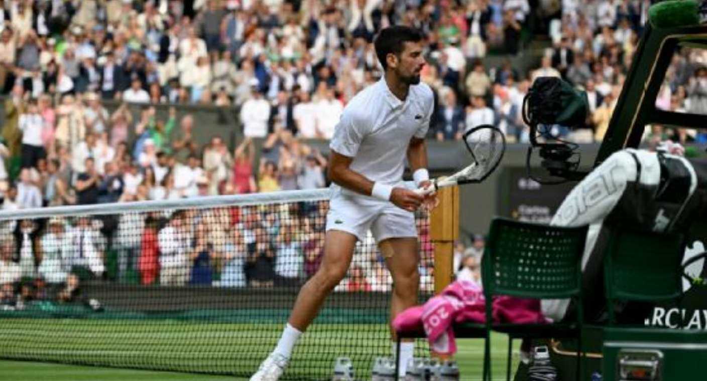 Multan a Djokovic por destruir su raqueta en la final de Wimbledon