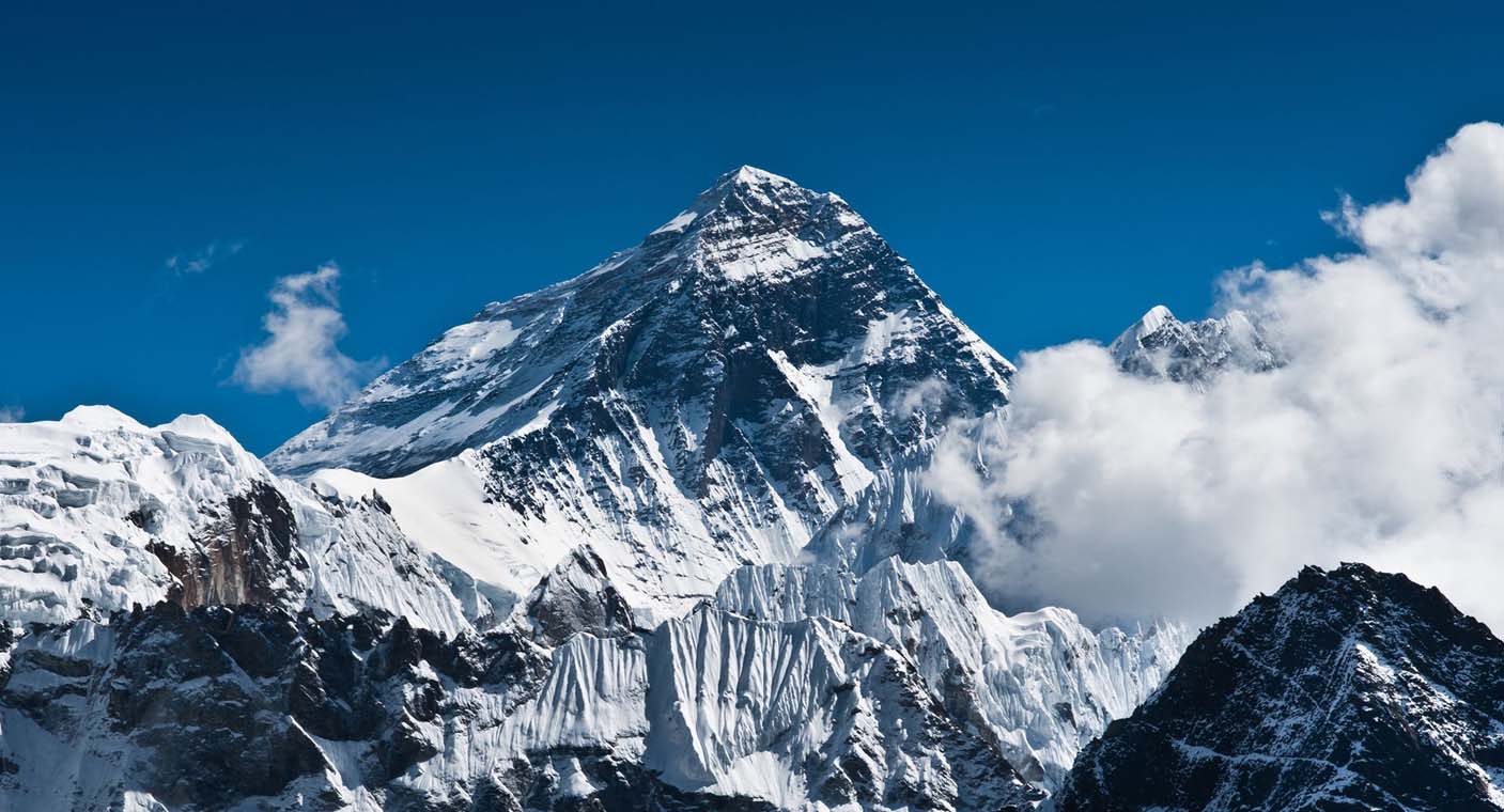 Mueren 5 mexicanos al estrellarse helicóptero cerca del Everest en Nepal