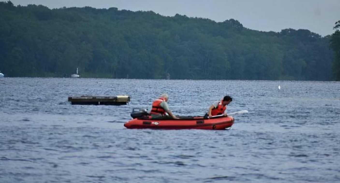 Hombre muere ahogado al tratar de salvar a sus hijas en un lago de EEUU