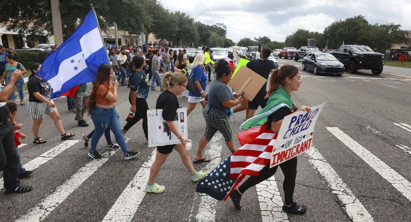 Juez bloquea restricciones de asilo a migrantes de la nueva política de Biden