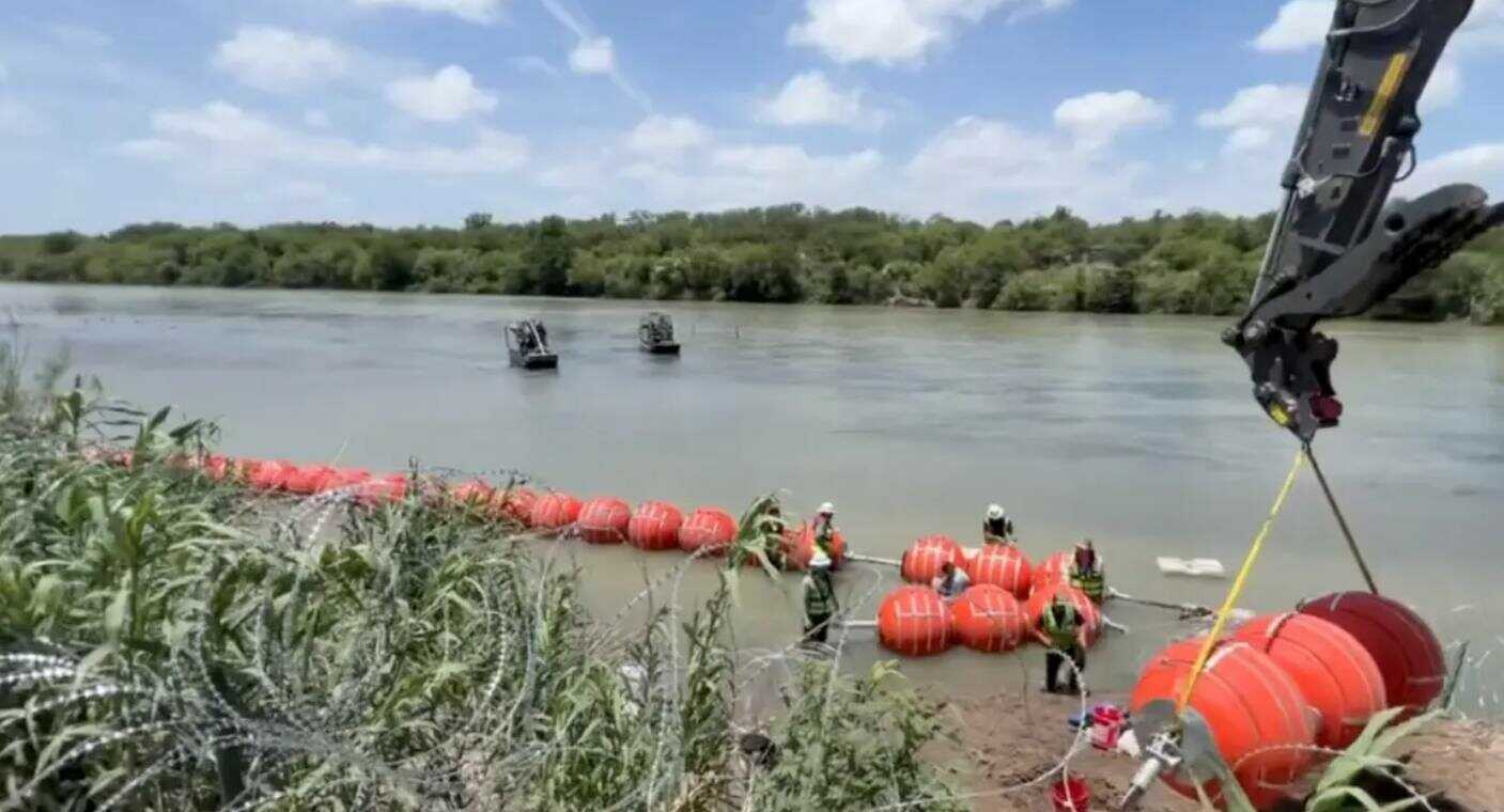 Ilegal que Texas haya colocado boyas en río Bravo y es para uso político : Ken Salazar