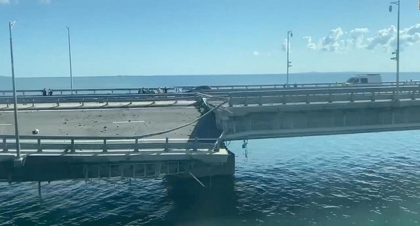 Ucrania ataca otra vez puente en Crimea; reportan dos muertos y un herido