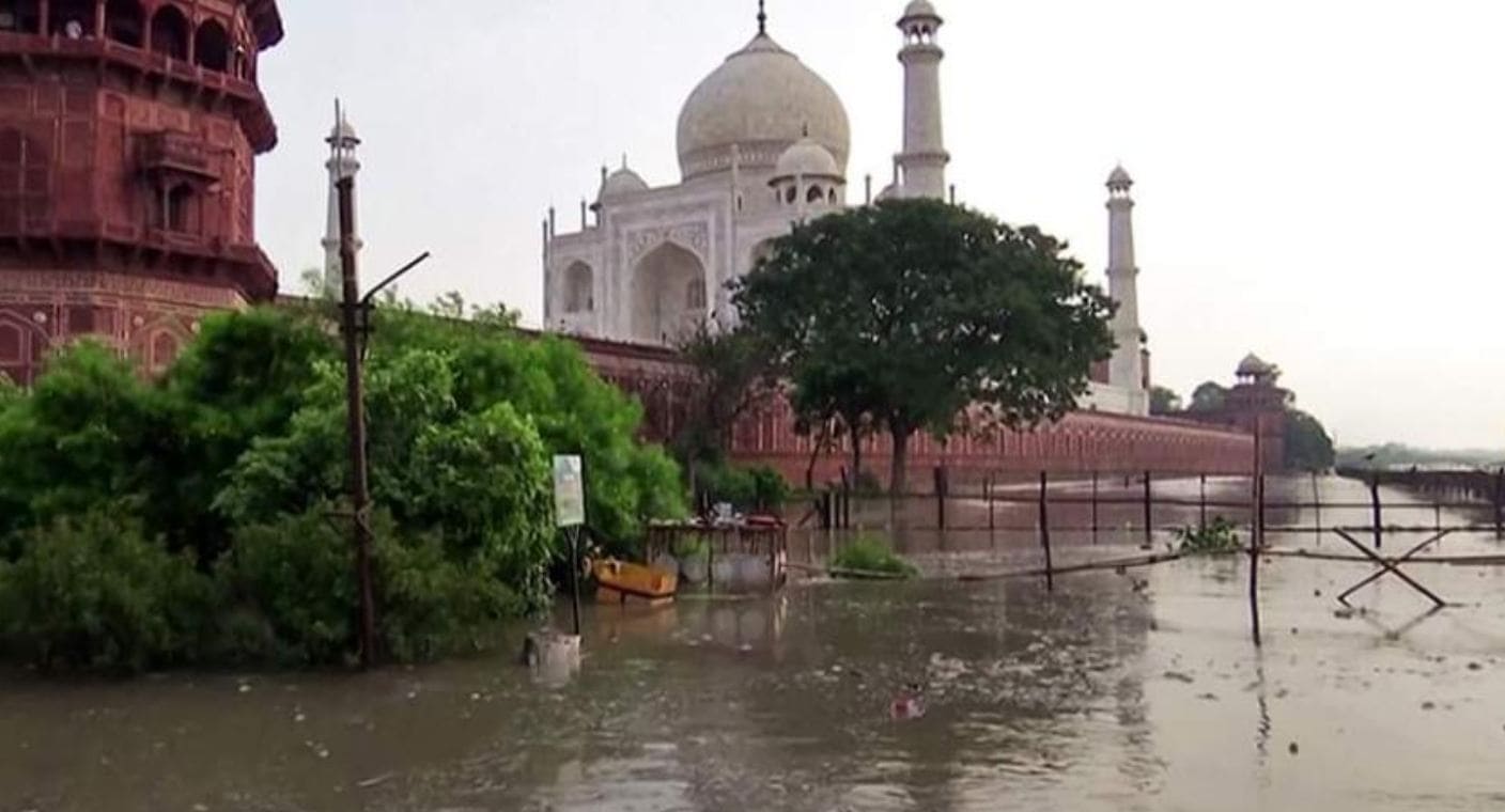 Se inunda el Taj Mahal tras desbordamiento del río Jamuna