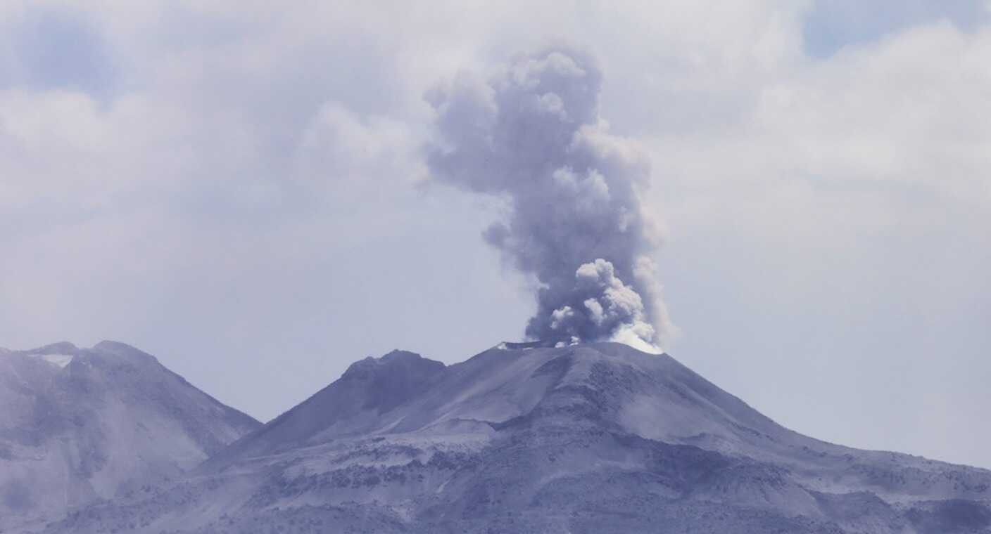 Perú declara estado de emergencia por el volcán Ubinas