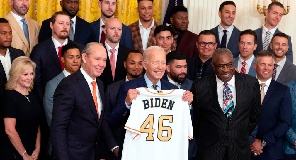 Astros de Houston visita la Casa Blanca y regalan un jersey a Joe Biden
