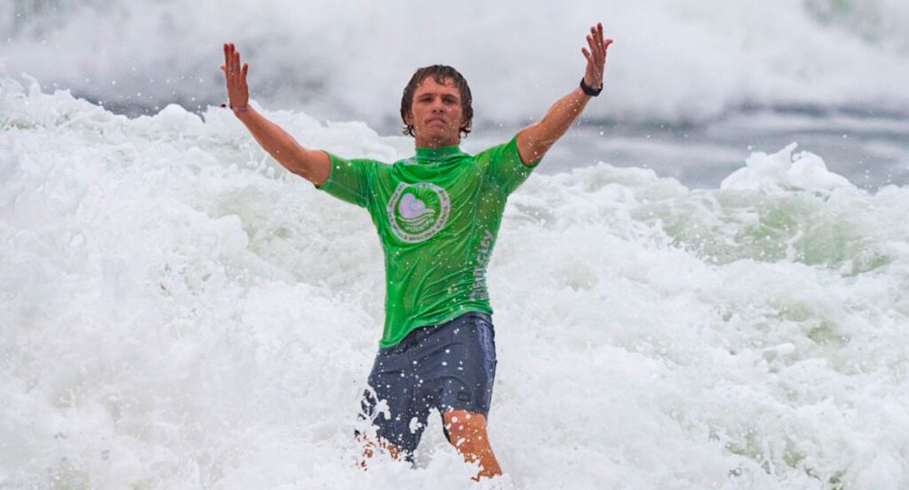 Alan Cleland es el primer mexicano en clasificar en surf a los Juegos Olímpicos