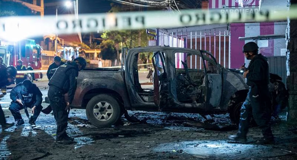 Ataques con autos bomba y causan alarma en Quito y el sur de Ecuador