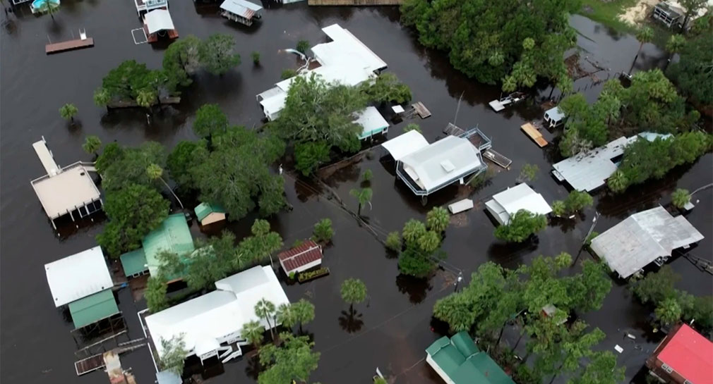 Huracán Idalia inunda calles, derriba árboles y deja a miles sin electricidad en Florida