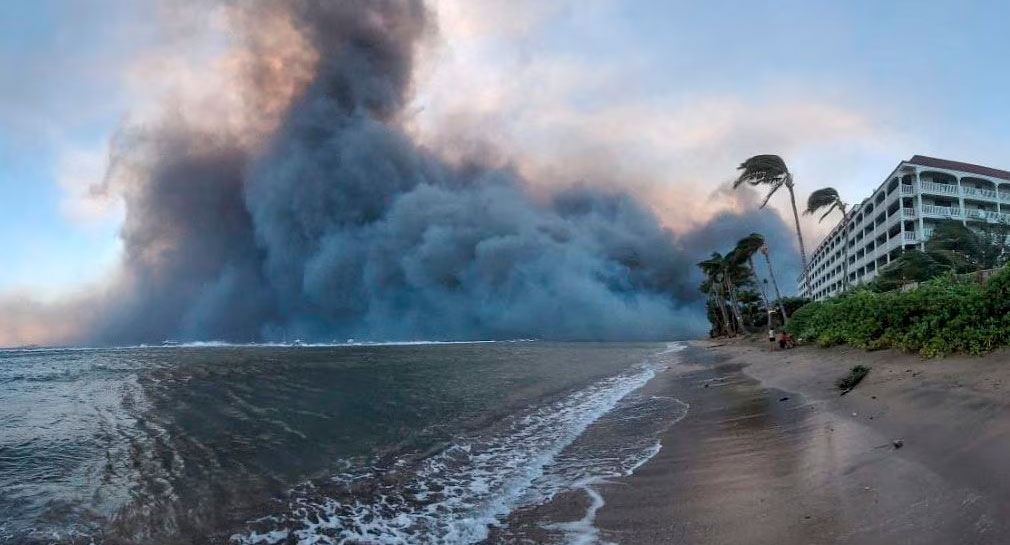 Declara Joe Biden situación de desastre en Hawái por incendios forestales