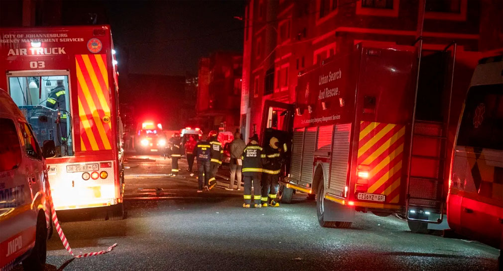 Incendio en Johannesburgo deja más de 70 personas muertas, la mayoría sin hogar