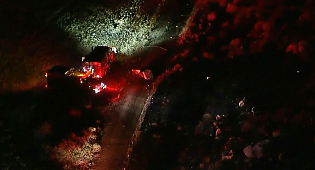 Mueren 3 personas tras colisión aérea en labores de extinción de un incendio en California