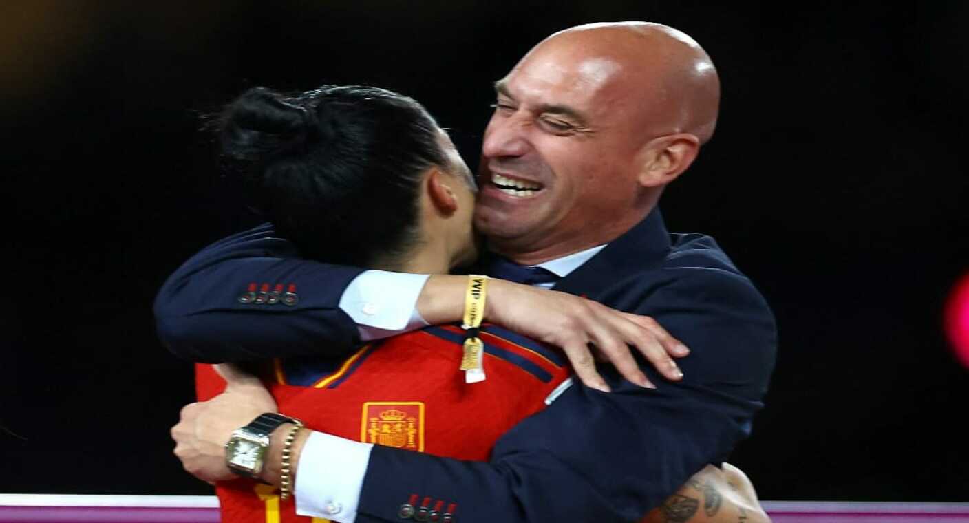Denuncia exárbitro español a Luis Rubiales por besar sin permiso a la jugadora Jenni Hermoso