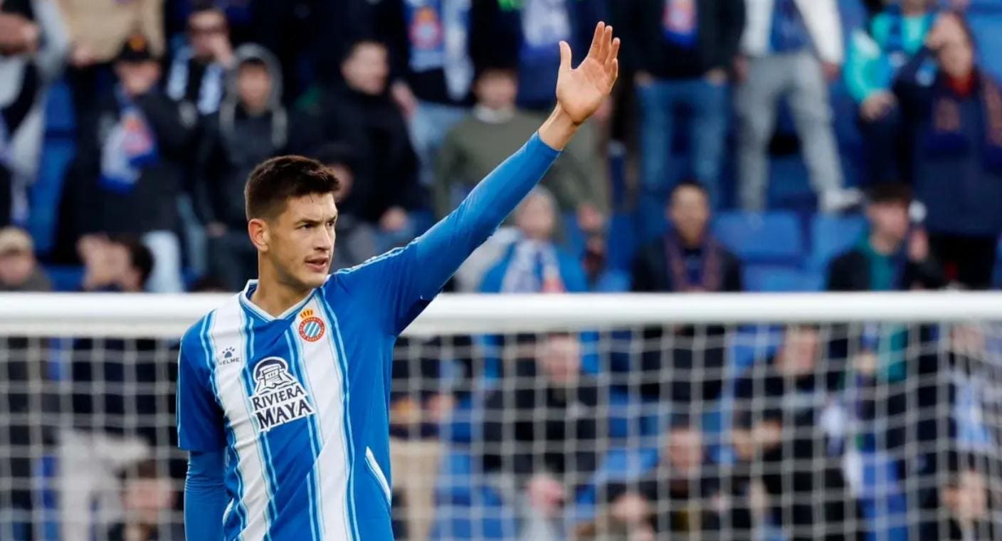 César Montes se niega a entrenar con el Espanyol para forzar su salida