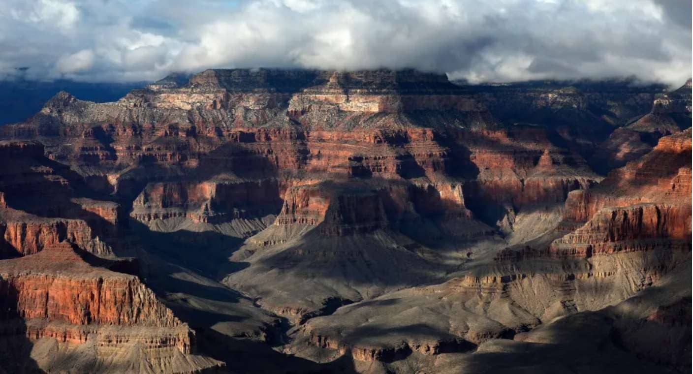 Niño sobrevive tras caer de un acantilado de 20 metros en el Gran Cañón