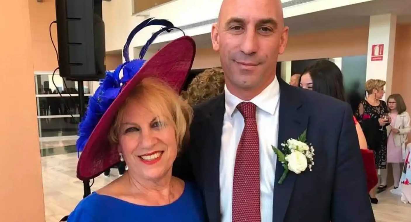 Hospitalizan a madre de Luis Rubiales tras encerrarse en iglesia e iniciar huelga de hambre