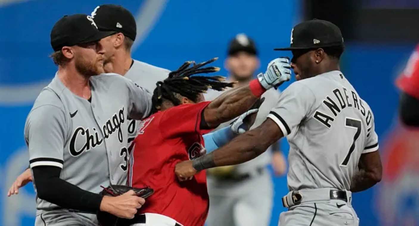 Pelea a puños entre jugadores de béisbol de MLB termina con 6 expulsados (VIDEO)