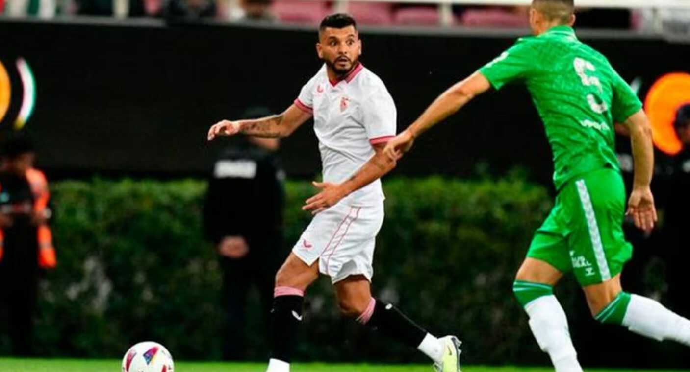 Rayados manda oferta formal al Sevilla por el sonorense ‘Tecatito’ Corona