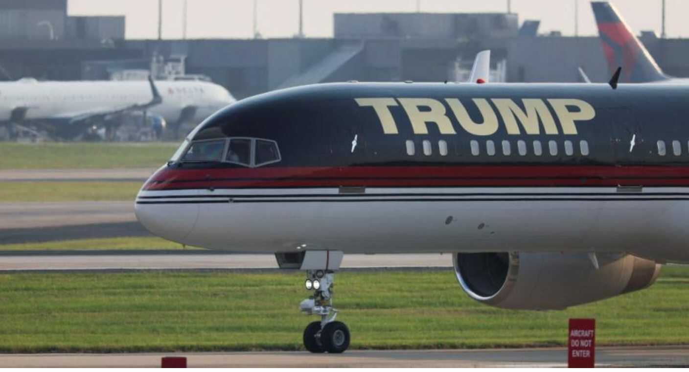 Trump llega a Georgia para entregarse en la cárcel de Fulton