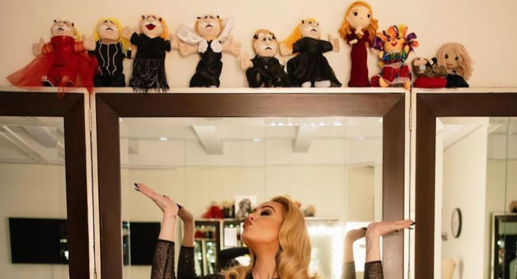 “Son una muestra de amor mexicana”: Adele habla sobre los muñecos del Dr. Simi que ha recibido durante conciertos en Las Vegas