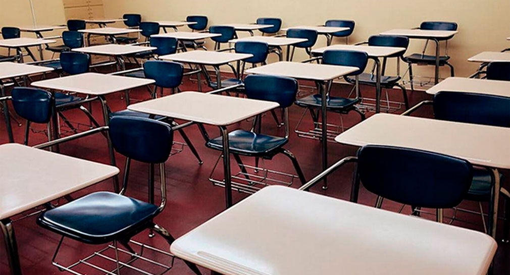 Ayudan a estudiante de 10 años que quedó atorado en mesabanco de primaria en Hermosillo