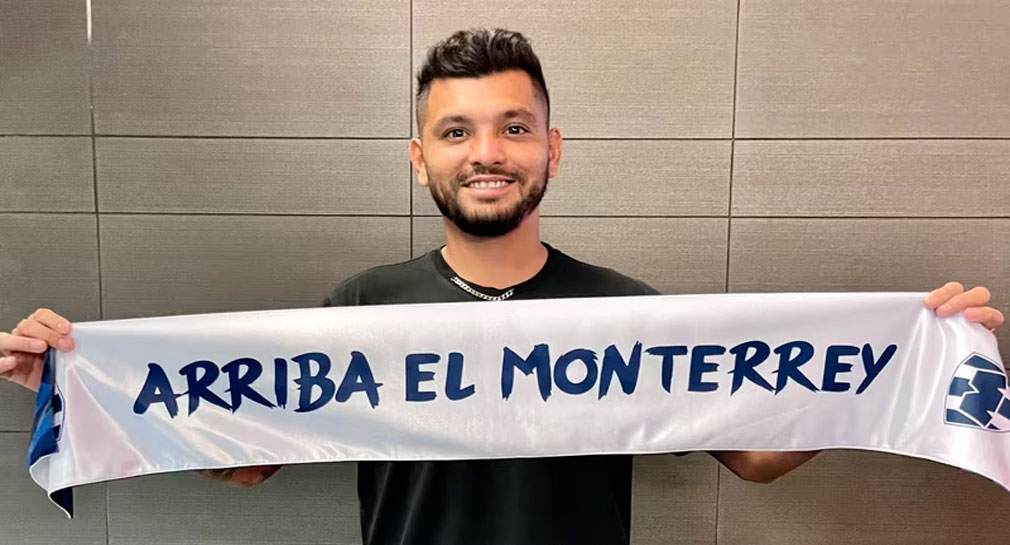 ‘Tecatito’ Corona ya está en Monterrey tras concretarse su regreso a Rayados