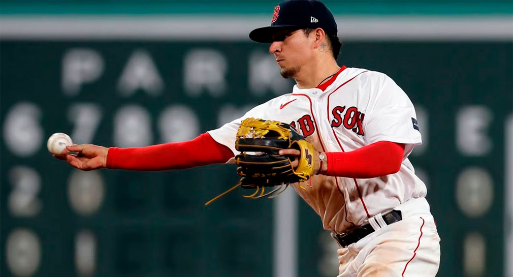 Lesión dejaría al sonorense Luis Urías fuera el resto de la temporada con Red Sox