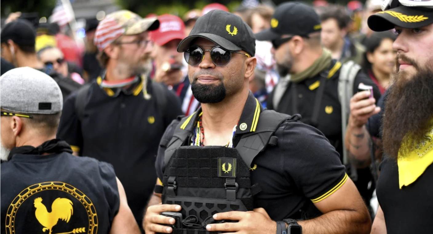 Enrique Tarrio, de los Proud Boys, recibe 22 años de cárcel por asalto al Capitolio de EEUU, la sentencia más larga de todos los casos